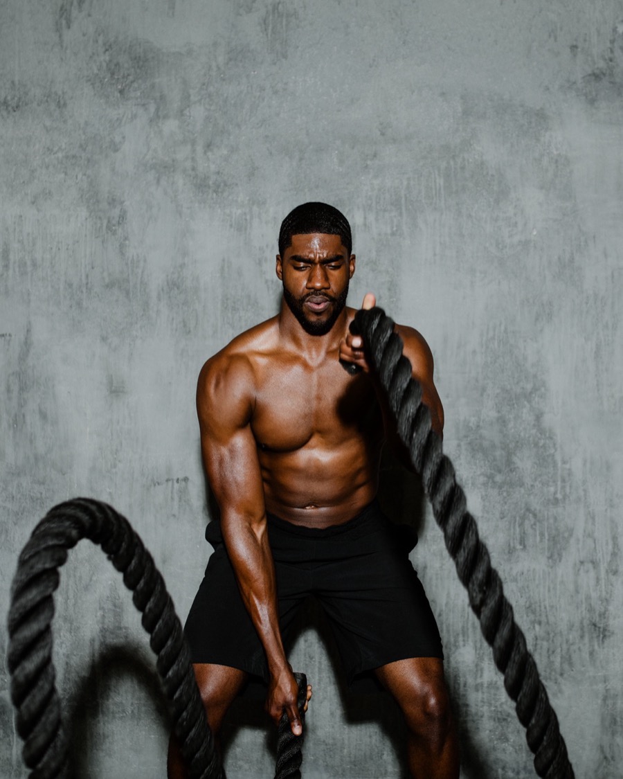 Calvin working battle ropes